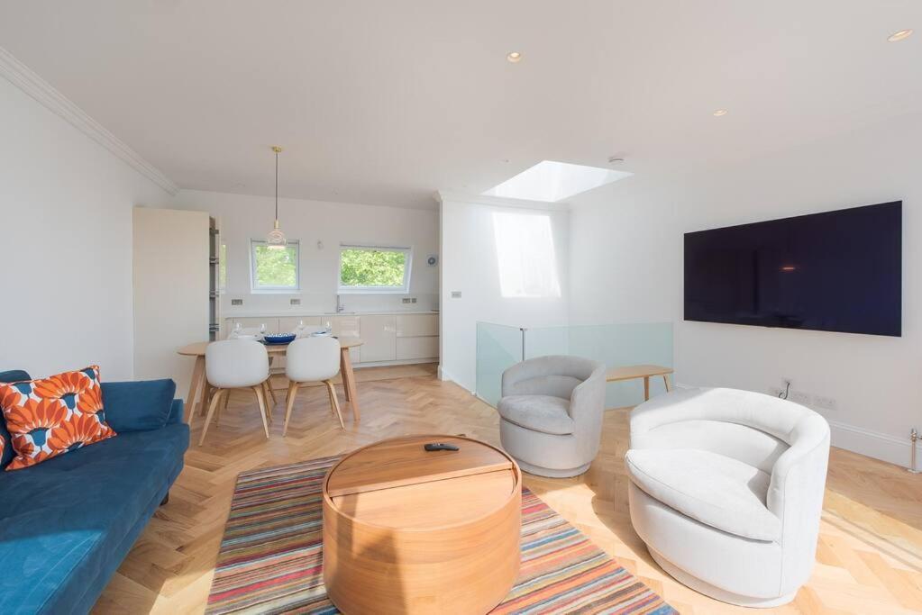 Stunning Two Bed Apartment Rh8 London Bagian luar foto