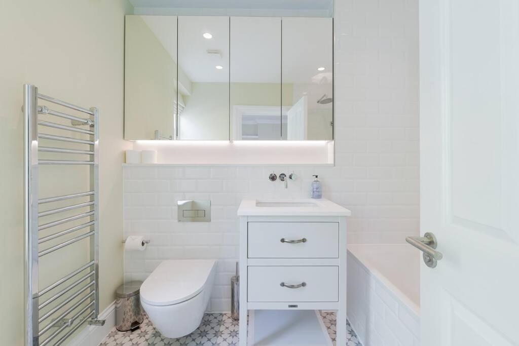 Stunning Two Bed Apartment Rh8 London Bagian luar foto