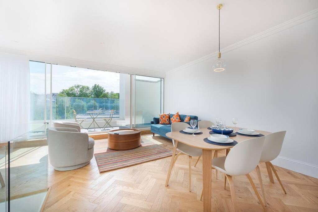 Stunning Two Bed Apartment Rh8 London Bagian luar foto