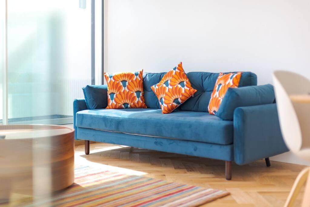 Stunning Two Bed Apartment Rh8 London Bagian luar foto