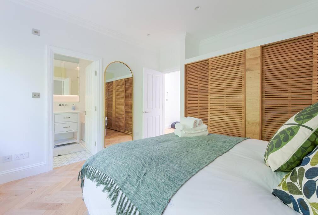 Stunning Two Bed Apartment Rh8 London Bagian luar foto